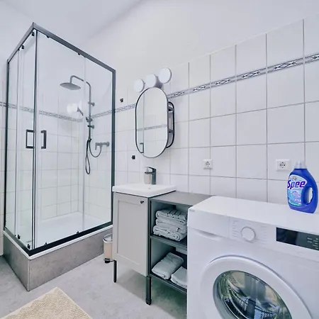 Apartamento Sudenburgnest - Studio-apartment Mit Ipad, Boxspringbett, Smart-tv & Waschmaschine