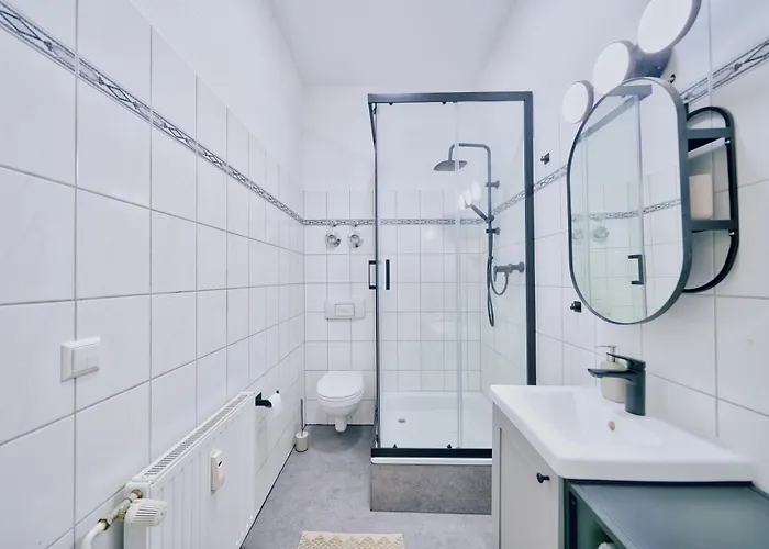 Sudenburgnest - Studio-apartment Mit Ipad, Boxspringbett, Smart-tv & Waschmaschine * 马格德堡